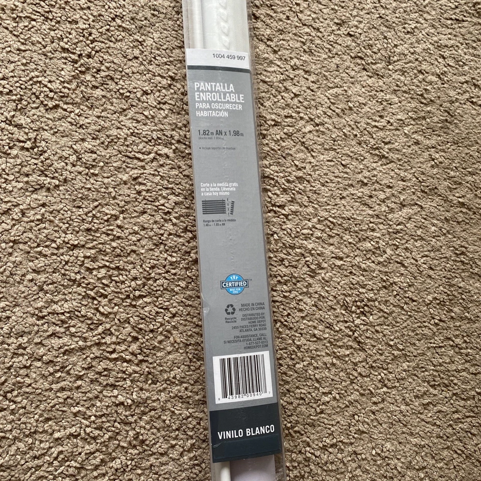Persiana enrollable oscurecedora habitación 72 in W x 78 in H Foto 2 de 3