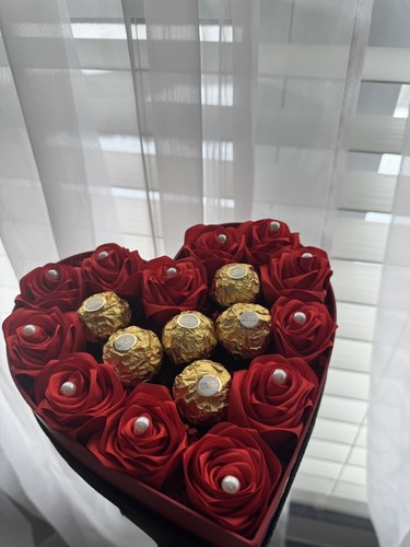 Forever Flowers in Heart Shape Box Preserved Roses That Last over a Year - Picture 4 of 7