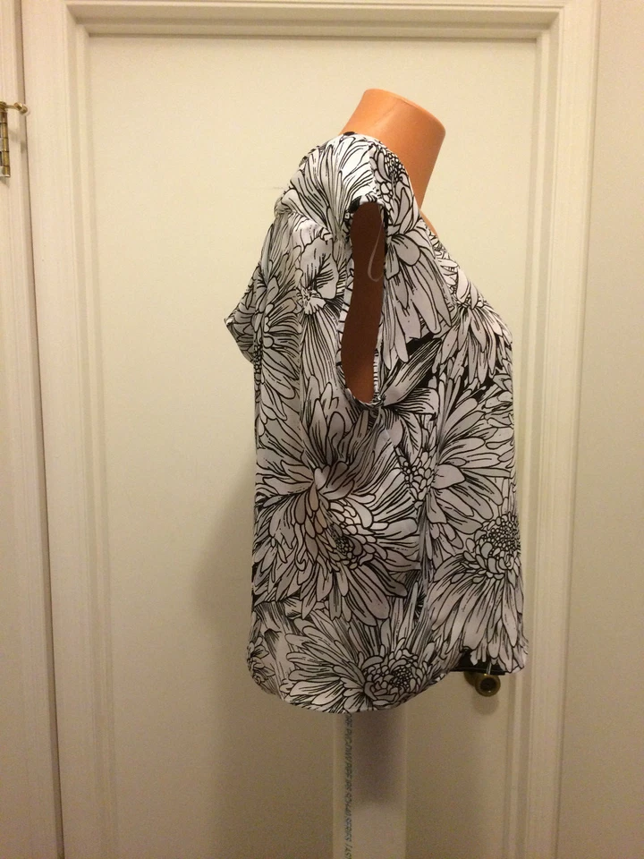 Женская блузка Jennifer Lopez средний размер цветочный топ без рукавов с отверстием под ключ - Изображение 3 из 4