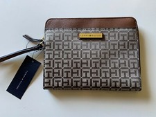 NEW Tommy Hilfiger 69J4522-200 Signature Jacquard Wristlet BROWN/GREY