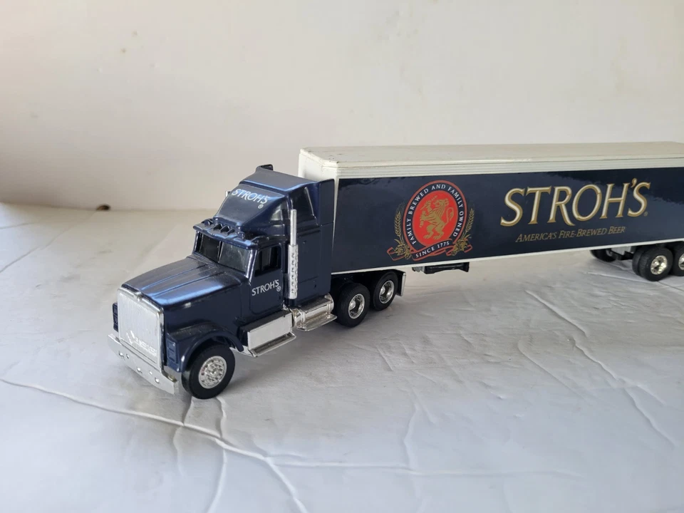 ERTL  2 STROH'S  BEER  TRACTORS  and TRAILERS  1/64 - Image 3 of 4