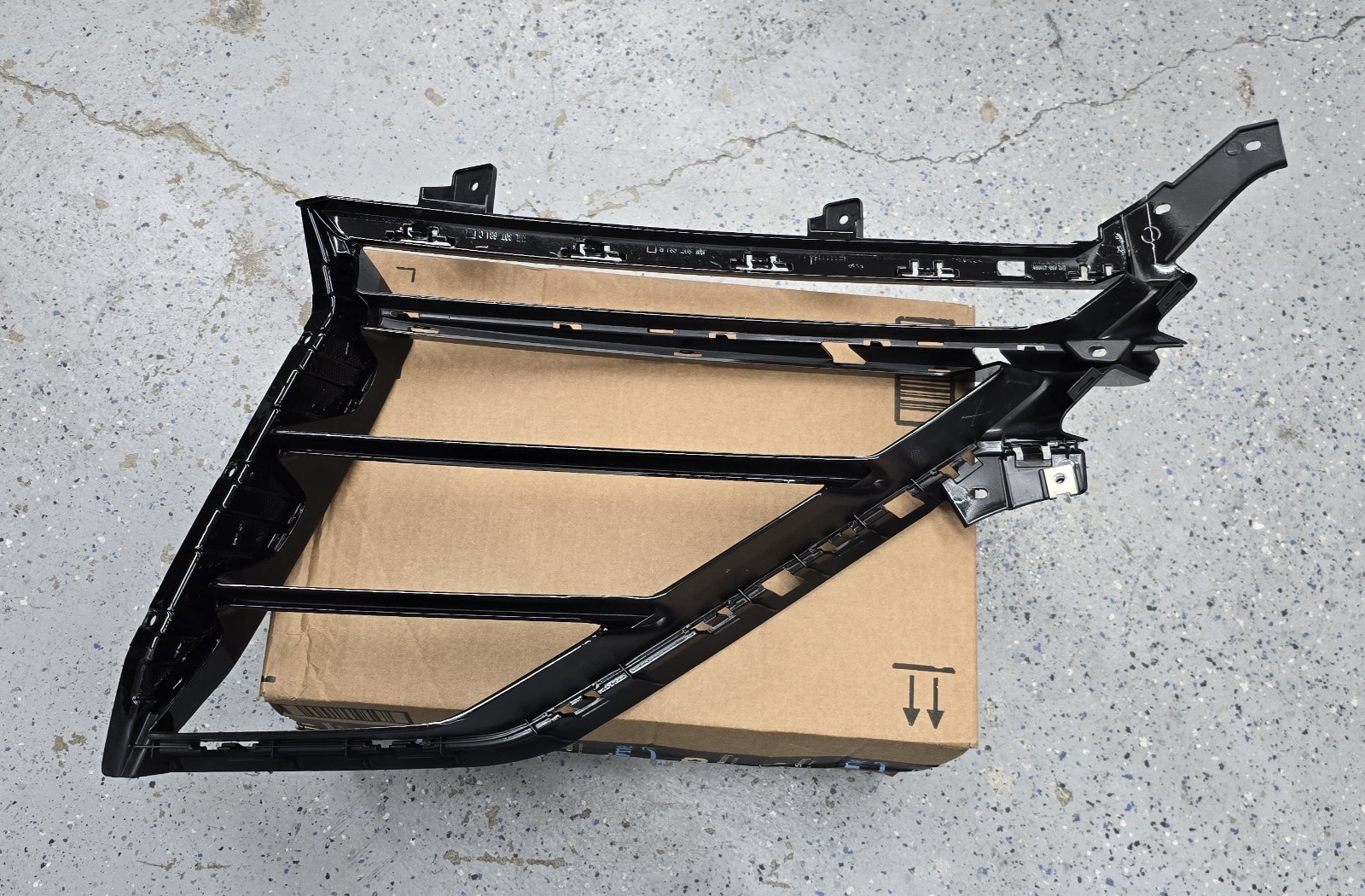 LAMBORGHINI URUS FRONT BUMPER GRILL LEFT PERFORMANTE S GLOSS BLACK 4ML807681CY9B