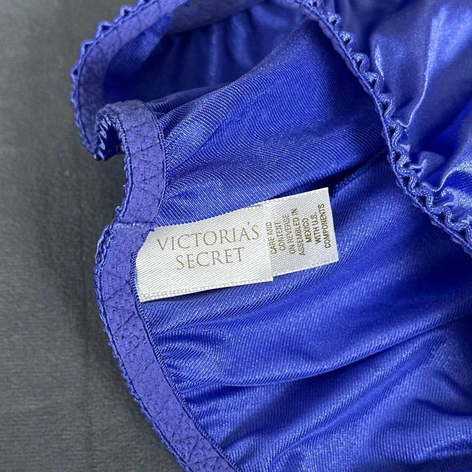 Bragas Victoria’s Secret de colección segunda piel satinada costura trasera púrpura pequeñas nuevas de stock Foto 4 de 4