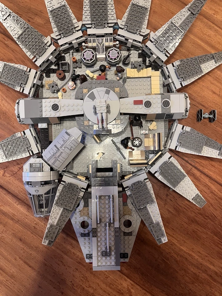 LEGO Star Wars 75257 Millennium Falcon, foto 4 di 5