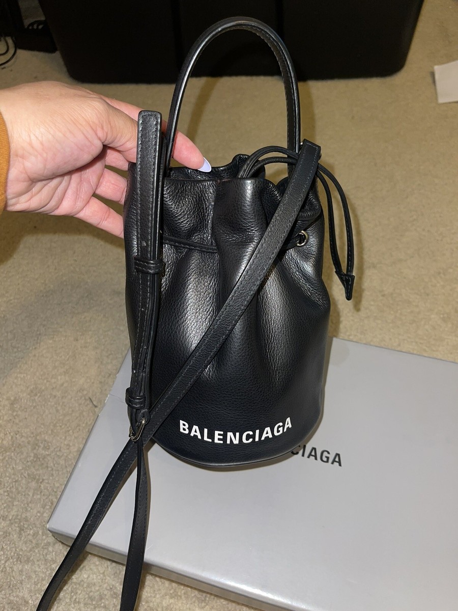 BALENCIAGA Everyday バケットバッグ ブラック Balenciaga Leather Everyday Bucket Bag | eBay
