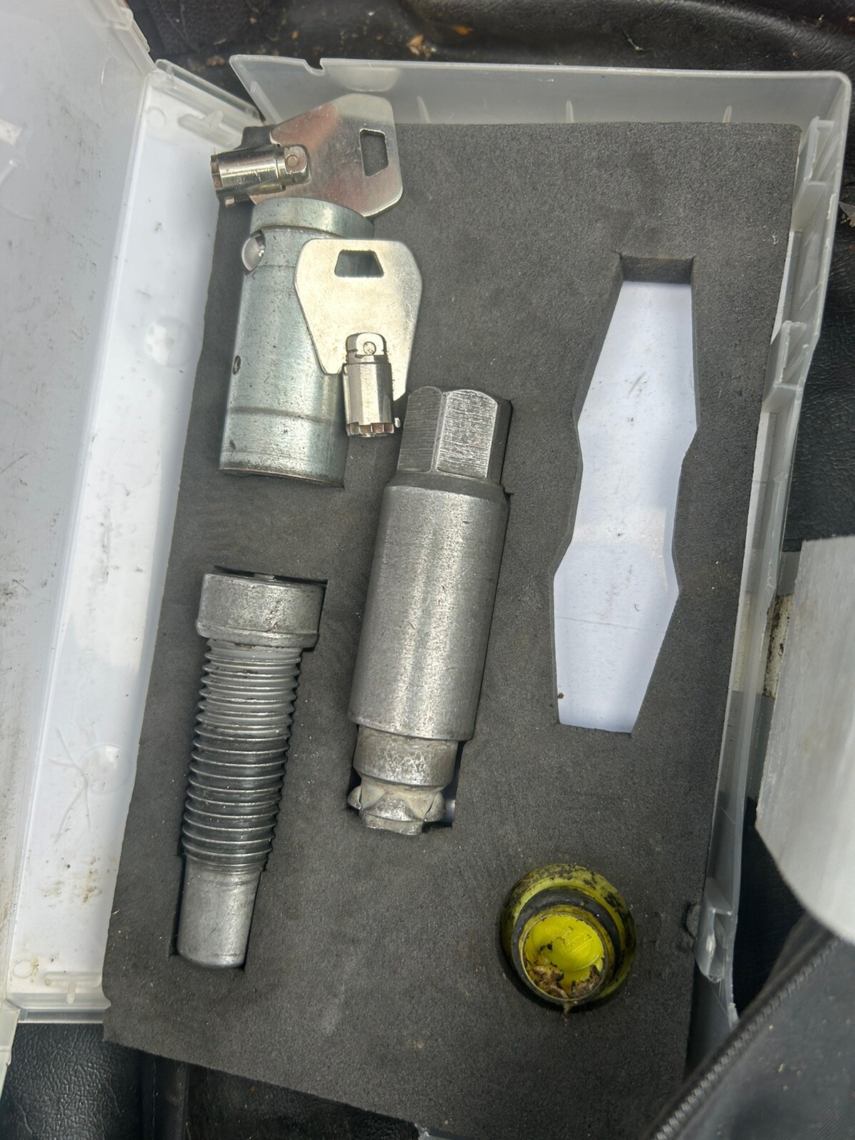 Alko hitch locks X 2 No 16 Caravan Wheel Lock Pair Twin Axle eBay