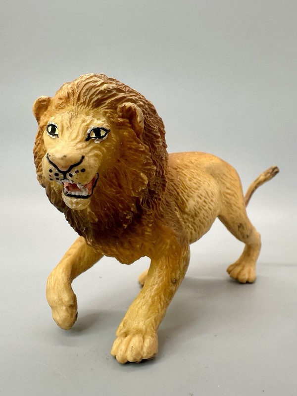 🌱 Safari Ltd Lion Figure Small Tan Good 1996 Safari Ltd Miami FL