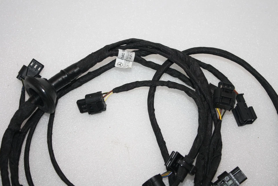 BRAND NEW GENUINE MERCEDES CLS C218 REAR BUMPER WIRING LOOM A2185409606 - Image 2 of 4