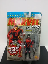 TOY BIZ 1994 - MARVEL SUPER HEROES - DAREDEVIL WITH EXPLODING GRAPPLE HOOK - NEW