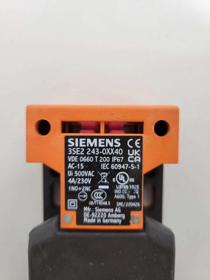 SIEMENS LIMIT SWITCH 3SE3 243-0XX40 3SE32430XX40 - USED - Image 3 of 4