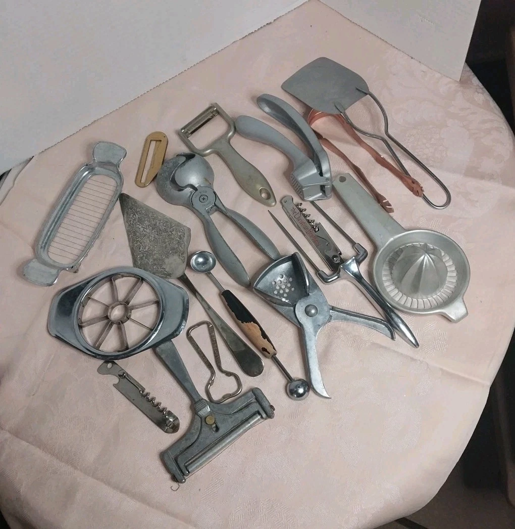 17 Pieces Of Vintage Kitchen Gadgets Shredders Squeezers Spatulas
Opens in a new window or tab