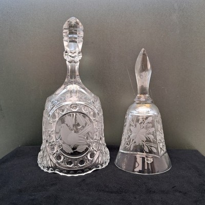 2 Vintage Kristall Glocken 20 cm & 16 cm hoch. Vogel & Blumenmuster, neuwertig.