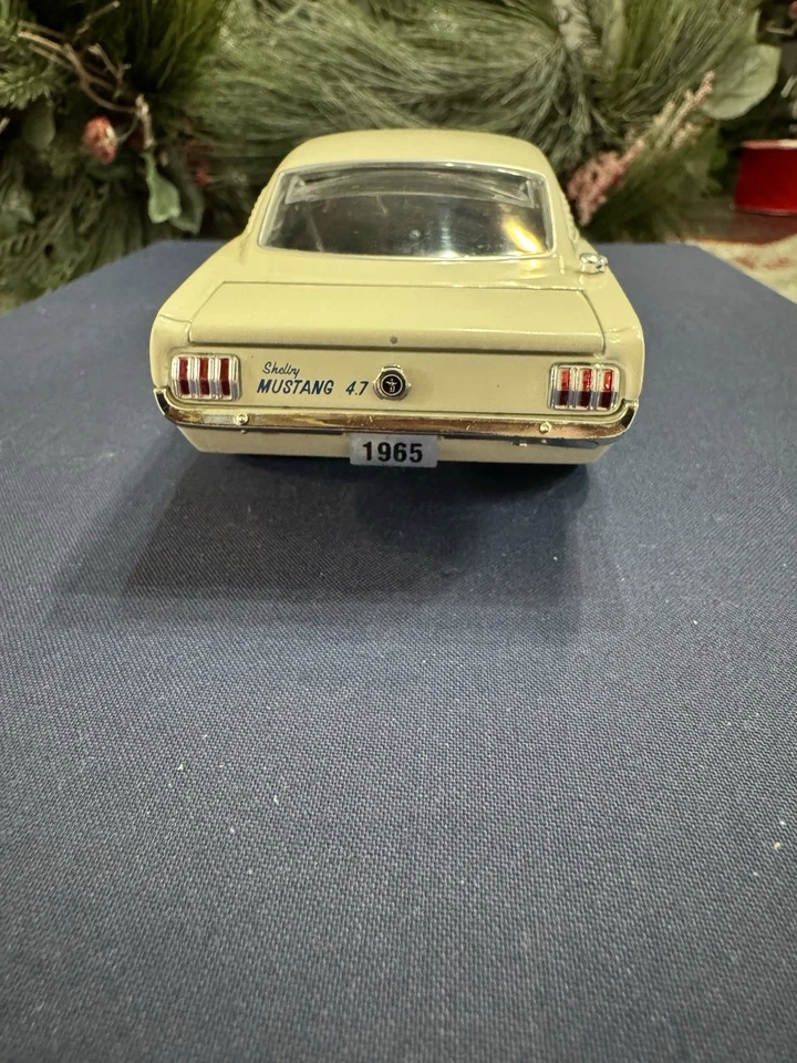 1965 Ford Shelby Mustang GT350R White with Blue Stripes 1/24 Diecast Model Car - Image 3 of 4