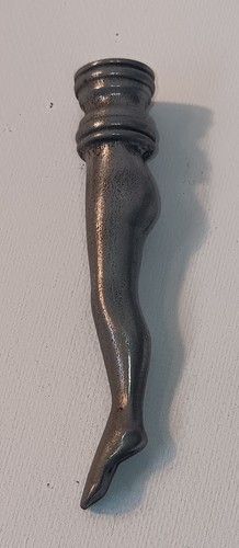 Vintage Guss Pfeifenstampfer geformt wie ein Frauenbein. 3" - Bild 2 von 2