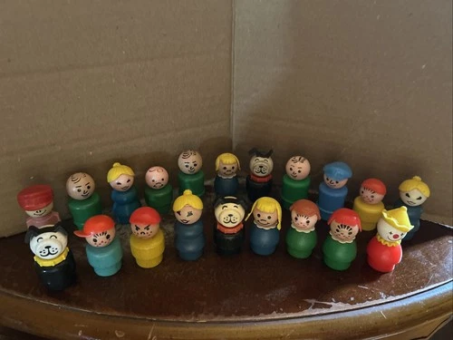 Lot Of 18 Vintage Little People  Mostly Wooden 1960s-70s