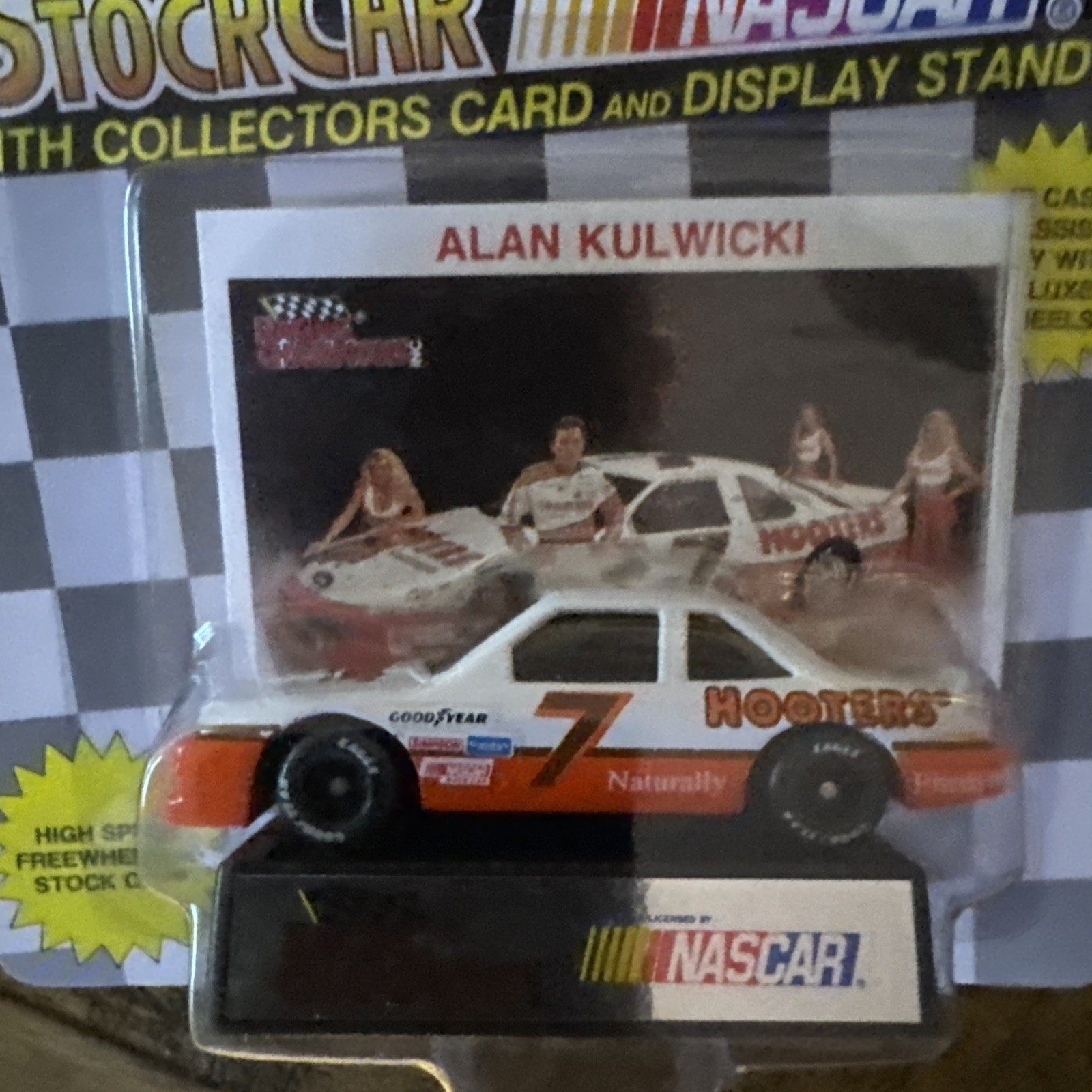 Alan Kulwicki #7 Hooters 1993 Racing Champions 1:64 Scale Diecast