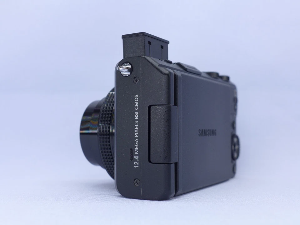 Samsung EX2F 12.4MP F/1.4 Digital Camera - Black - Image 4 of 4