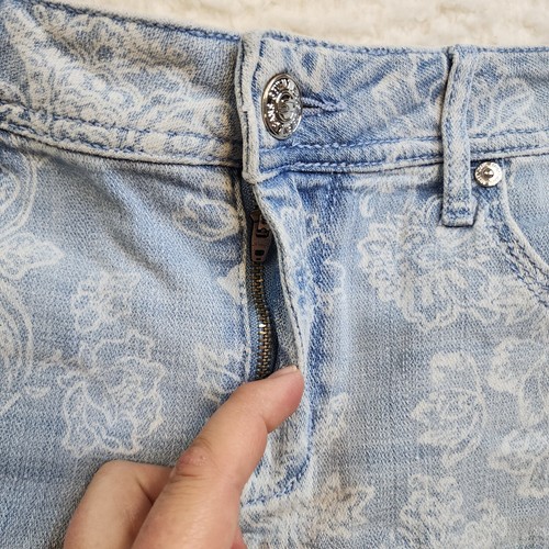 Seven 7 Jeansshorts 10 hellblau verwaschen Denim Blumendruck Baumwolle Stretch künstlerisch - Bild 5 von 9