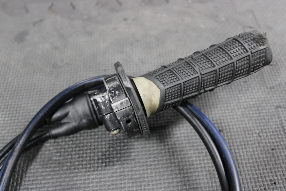 Yamaha YZ426F YZ400F 2000 OEM EMPUÑADURA DE ACELERADOR DERECHA 5BE-26281-01-00 Foto 4 de 4