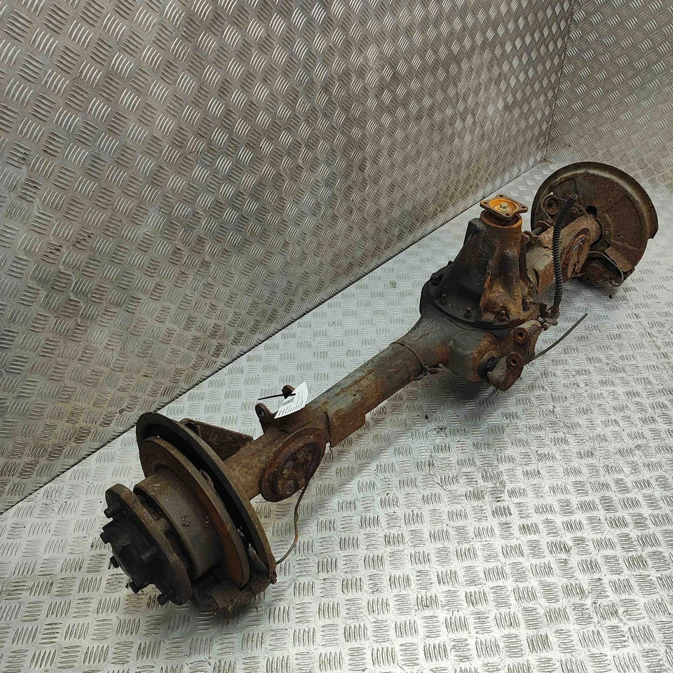 LAND ROVER DEFENDER L315 Wagon Rear Axle TVK100440 2.5D 90kw 2000 31197476 - Image 2 of 4