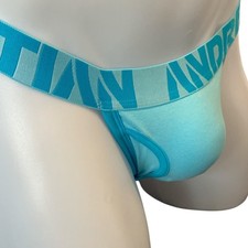Tanga Andrew Christian Fly espalda en Y azul cielo pequeño
