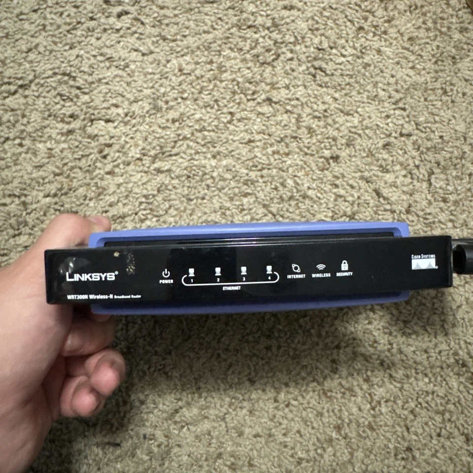 Linksys WRT300N 270 Mbps 4-Port Gigabit Wireless N Router - Image 2 of 4