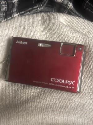 Nikon COOLPIX S60 10.0MP Digital Camera - Crimson red