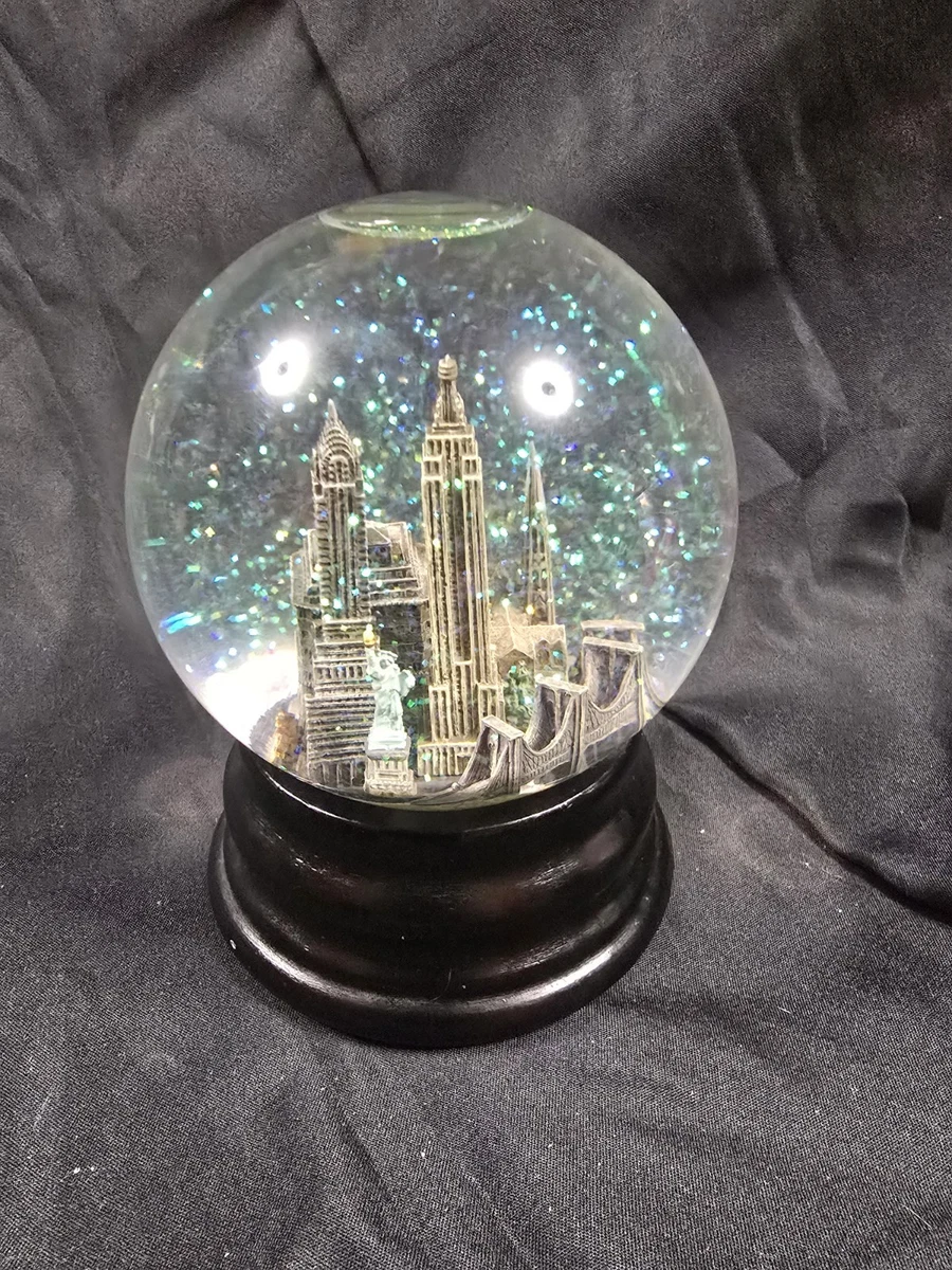 NY saks 5th avenue オルゴール スノードーム 25+ Saks Fifth Avenue Snow Globe for sale | Updated Oct 2026