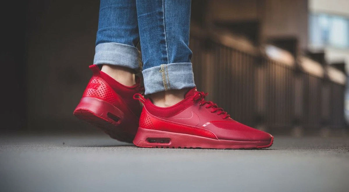 Nike thea best sale red