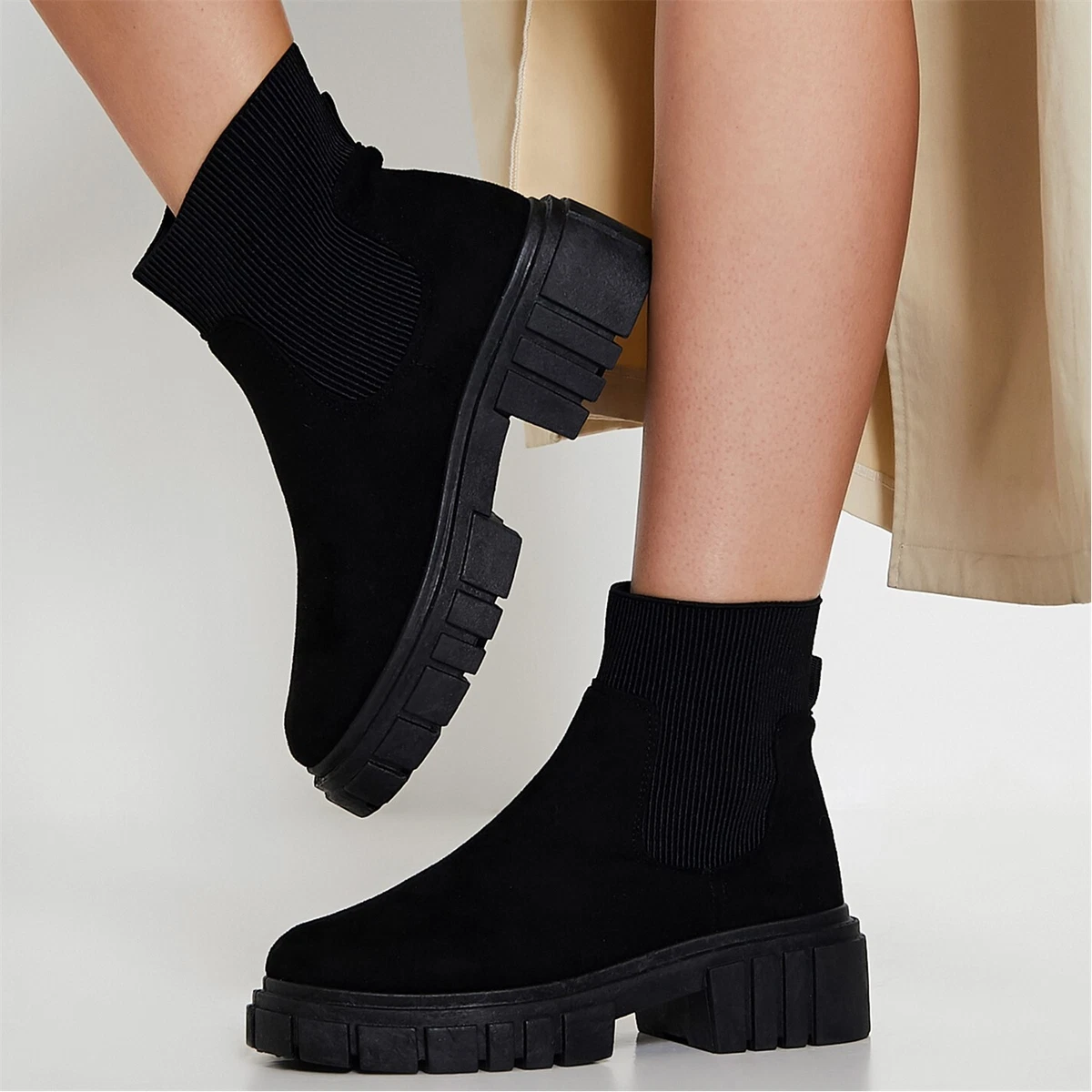 I Saw It First Womens Basic Chunky Sole Faux Suede Chelsea Style
