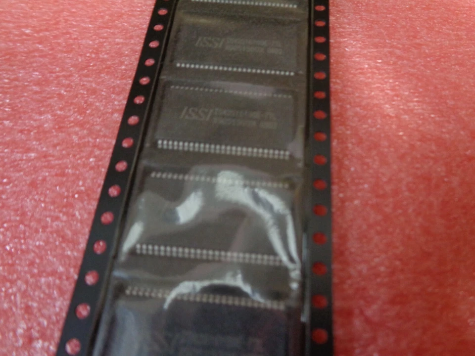 4 x IS42S16100E-7TL ISSI 16MB SDRAM 512K words x16 x2 banks TSSOP50 SMD UKSTOCK - Image 3 of 4