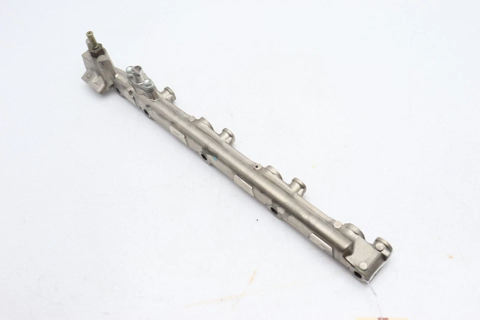 08-14 LEXUS IS F RIEL DE COMBUSTIBLE LADO PASAJERO DERECHO E0178 Foto 4 de 4