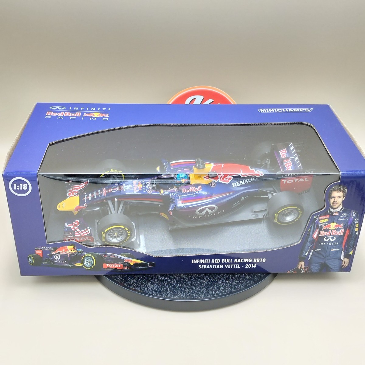 Minichamps 1/18 Infiniti Red Bull Racing RB10 Sebastian Vettel