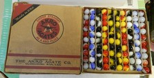 20462m Vintage Akro Agate Box With Marbles