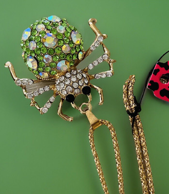 Betsey Johnson Green Enamel Shiny Crystal Spider Pendant Necklace NWT
