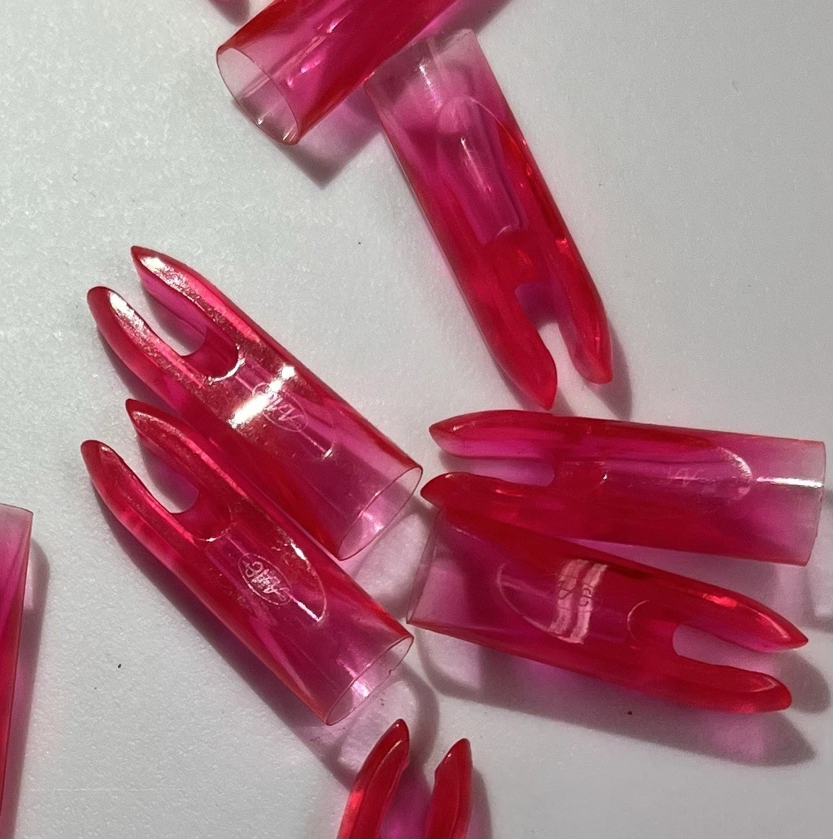 12 VINTAGE TRANS FLO PINK 9/32” ORIGINAL AAE PLASTINOCK GLUE ON SNAP ARROW NOCKS