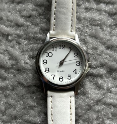 Vintage 28mm Geneva White & Black Dial Ladies Quartz Wristwatch Japan Steel Vintage Geneva White & Black Dial – thewatchpreserve main image 4