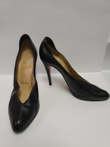 louboutin black heels red bottom