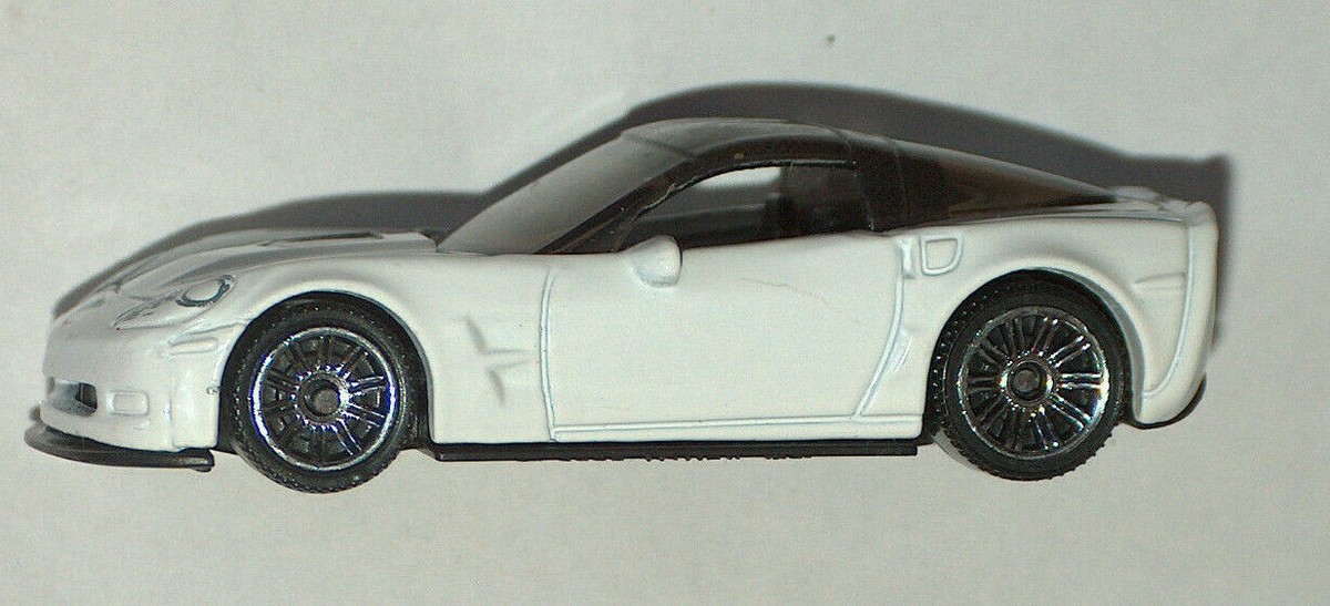 Mattel Matchbox 2008 White Black Chevy Corvette ZR1 MB749 1