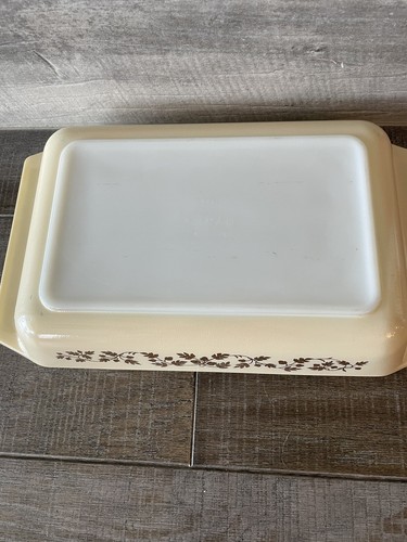 PYREX VINTAGE 1 1/4 QUART SPACE SAVER DISH/casserole GOLD LEAF ACORNS - Picture 6 of 6
