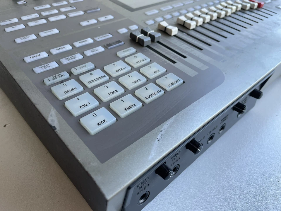 Zoom MRS 1608 16-Track / Multi Track Digital Recording Studio with Power Supply - Image 2 of 4