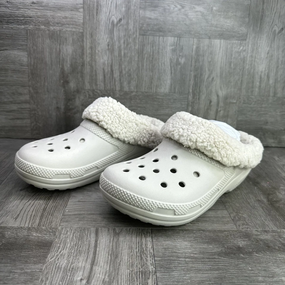 Mula CROCS Blitzen IV feminina tamanho 6 forrada de marfim - Imagem 3 de 4