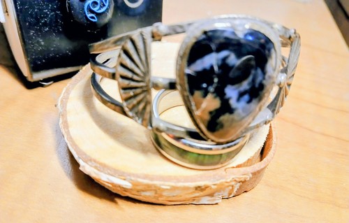 VINTAGE 1940'S AMERICAN INDIAN NAVAJO SILVER PETRIFIED WOOD CUFF BRACELET 