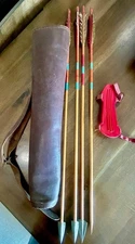 VINTAGE - BEAR ARCHERY BELT QUIVER WITH 4 ARROWS - INDIAN IN CANOE 