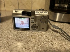 Olympus Camedia C7000 Zoom C-7000 ZOOM 7.1MP Compact Digital Camera