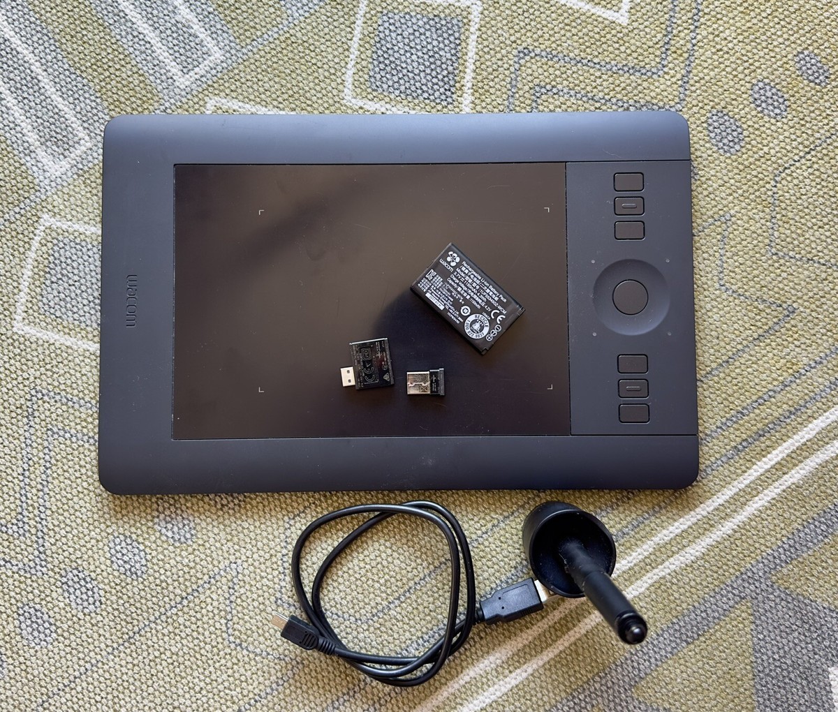 Wacom Intuos Pro (Small) PTH-451 + Wireless Accessory Kit ACK