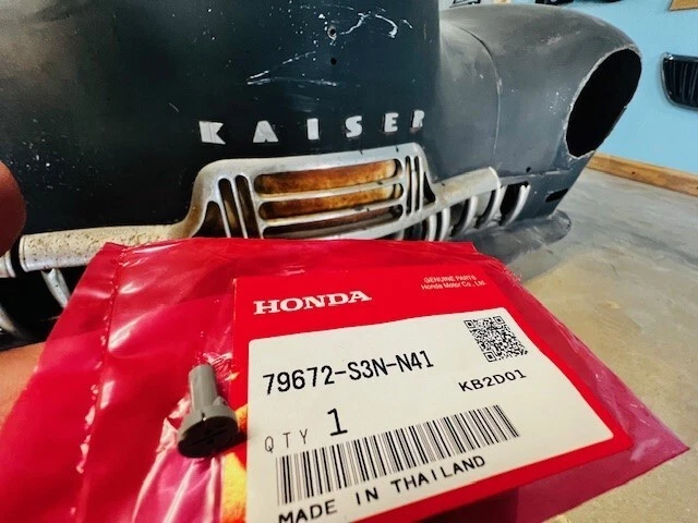 (1) 2002-2006 CR-V Genuine Honda 79672S3NN41 BULB,NEOWEDGE 79672-S3N-N41 - Image 3 of 3