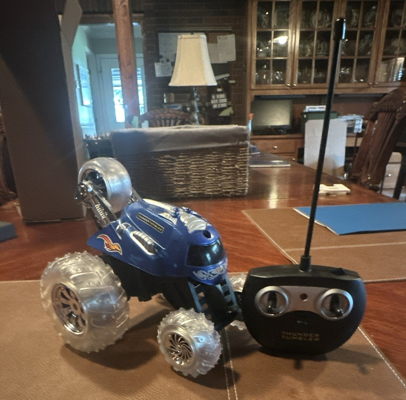 Sharper Image Thunder Tumbler RC Stunt Car w/Remote Control (BATTERIES INCLUDED)