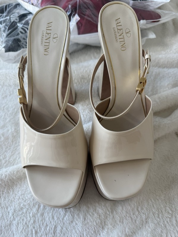 Valentino Garavani Ivory Patent Block-Heel Sandals Size 11 (EU 41)