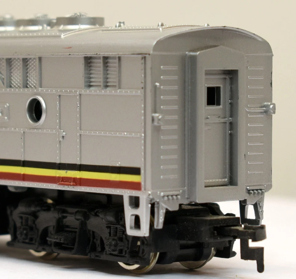 MODEL POWER HO Scale SANTA FE F3 Dummy Diesel Locomotive - Image 2 of 4